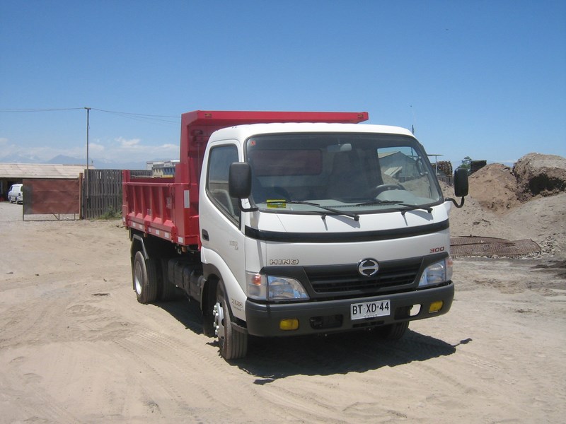 Camión Hino Tolva 4m³
