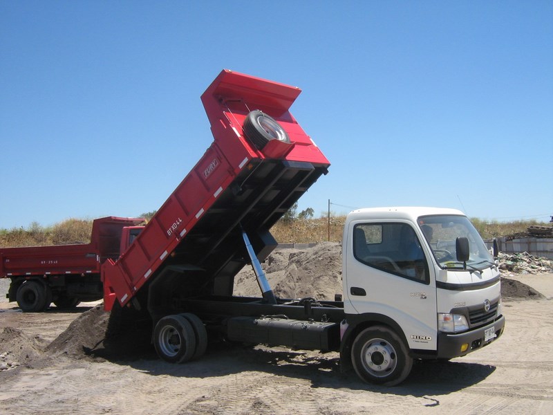 Camión Hino Tolva 4m³